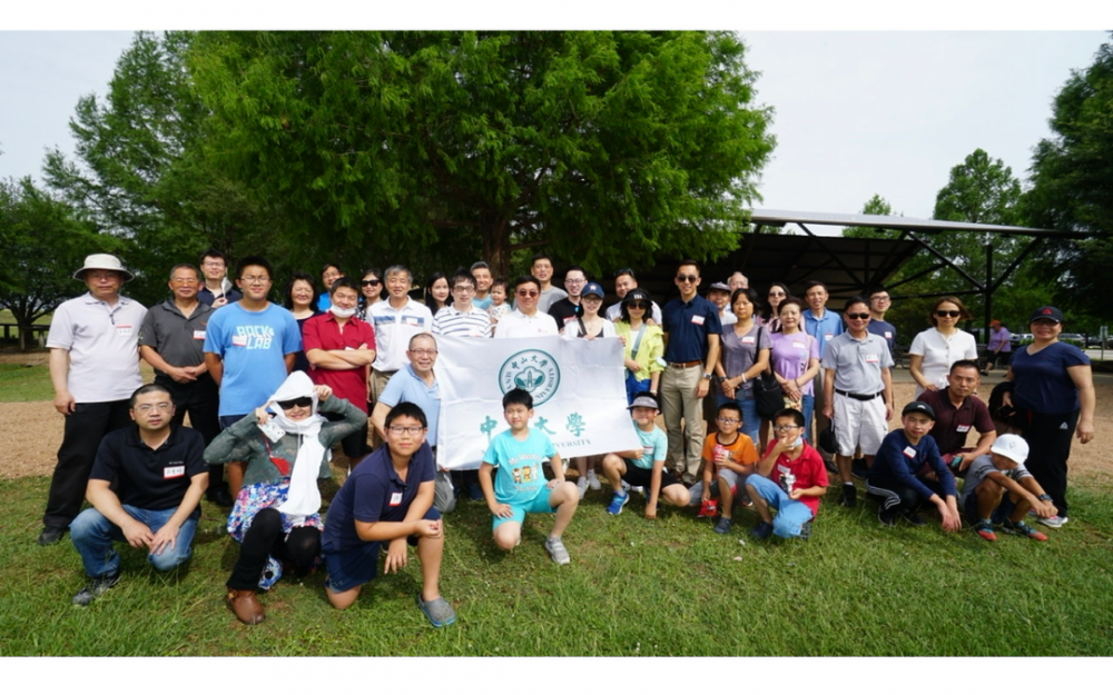 中山大學美南校友會糖城公園舉辦春夏之交燒烤聯誼會