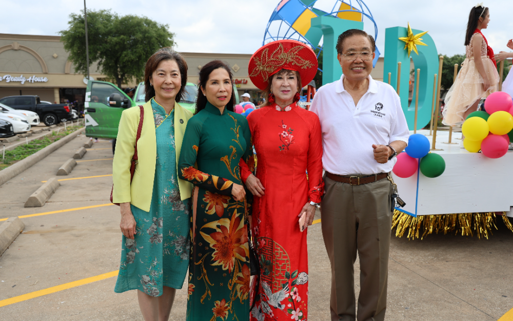 国际管理区与Alief学区花车游行，盛大登场