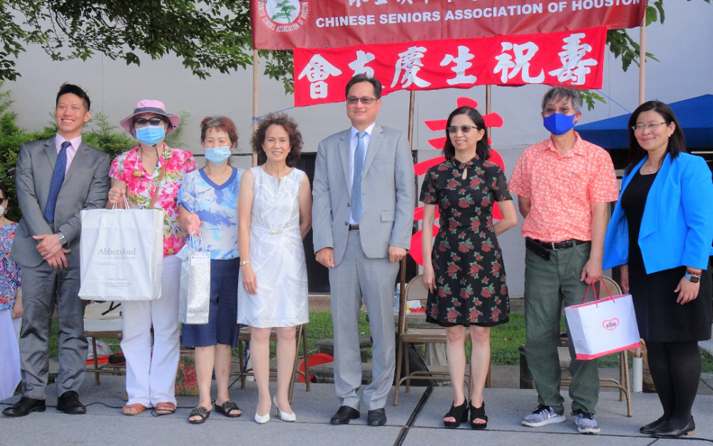 中華老人服務協會昨天上午舉行 今年第一、二季會友慶生祝壽會