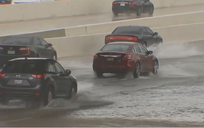 休士顿雨还没停，当地洪水监测持续到今晚8点