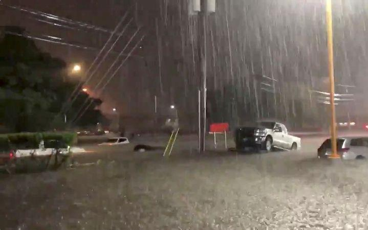 週五休士頓暴雨驟降，路面有淹水風險