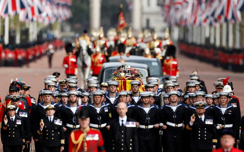 英女王靈柩離開國會 西敏寺舉行國葬