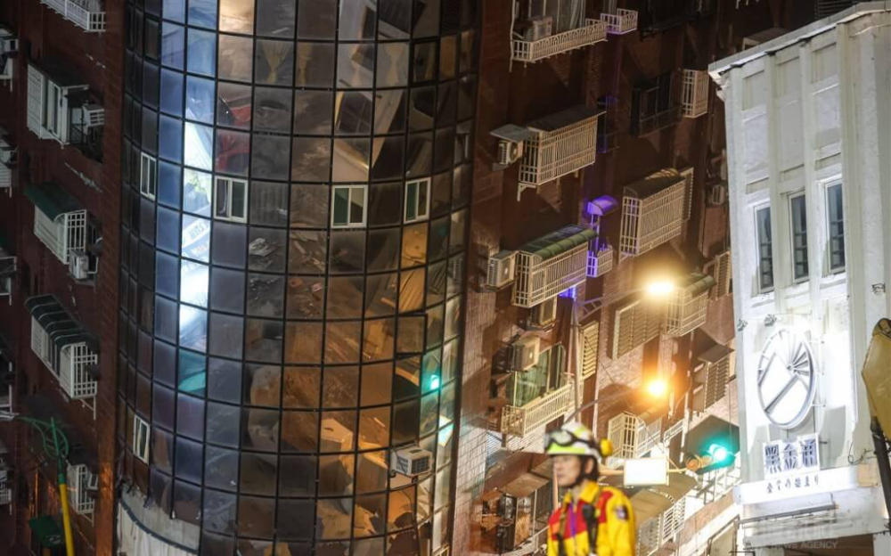 台灣25年來最強震 外媒關注災情和晶片供應鏈