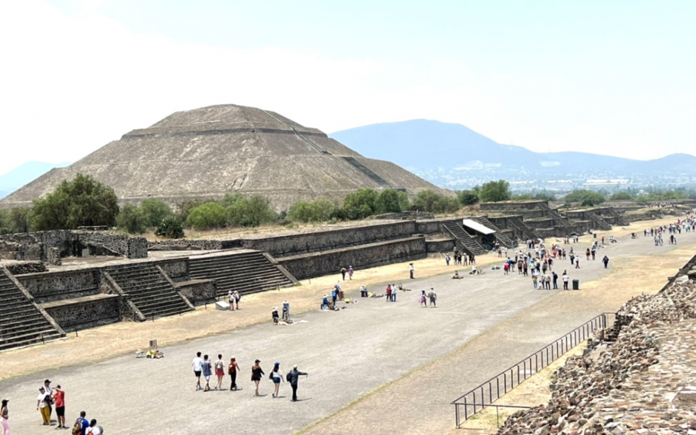 墨西哥城特奥蒂瓦坎古城遗址    印第安人“众神诞生之地”